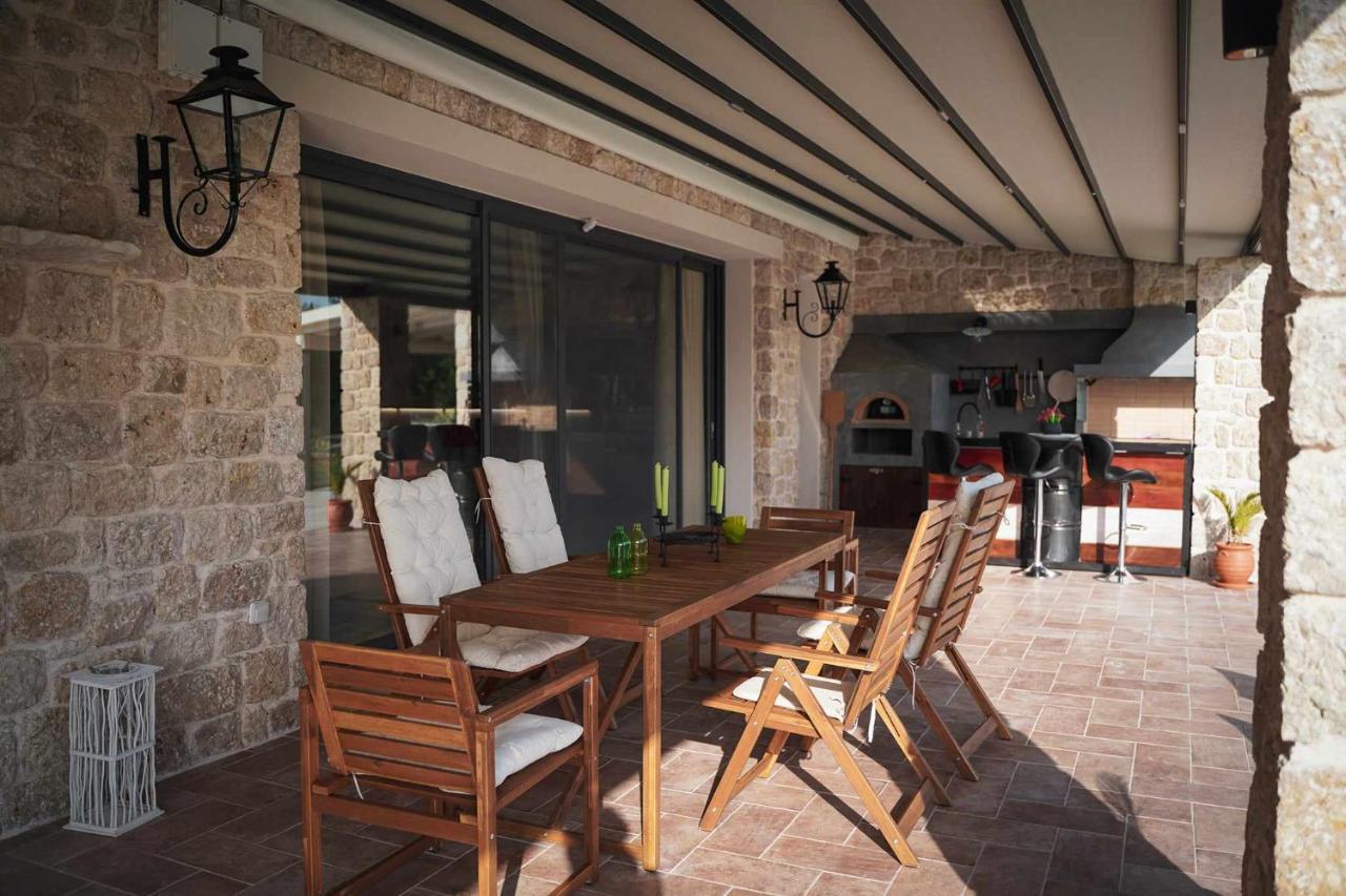 Stratos Corfu -private Pool And Hot Tub Villa
