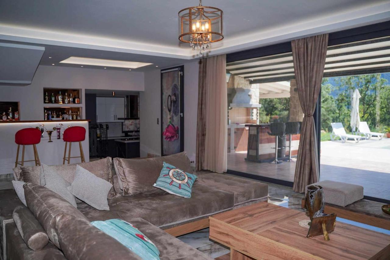 Stratos Corfu -private Pool And Hot Tub Villa *